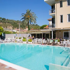 hotel-delle-mimose-diano-marina.hotelitalianriviera.com/